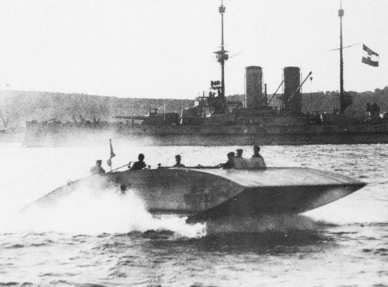 Illustration for article titled An Illustrated History of the Hovercraft